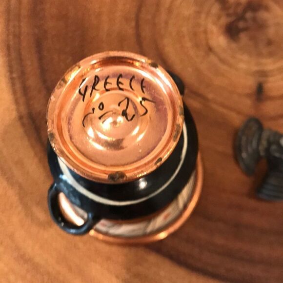 Antique Greece mini urn with brass pitcher & pin - Picture 2 of 4